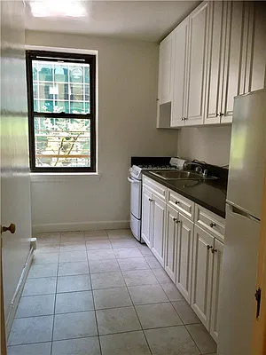 Rented by Siderow Residential Group | media 1