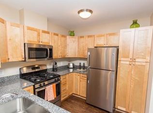 23 Boxwood Dr APT 107, Littleton, MA 01460