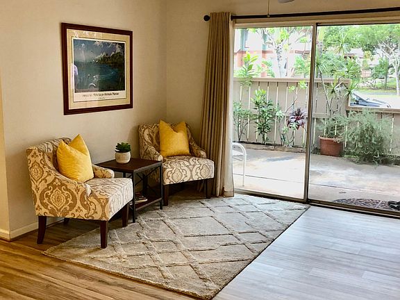 Smooth Ceilings...no popcorn!
Vinyl plank Floors...no carpeting!
Furniture is staging only