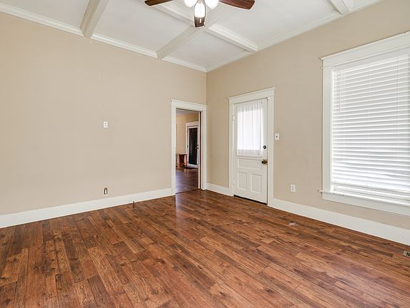 5th image of 720 W Pecan St