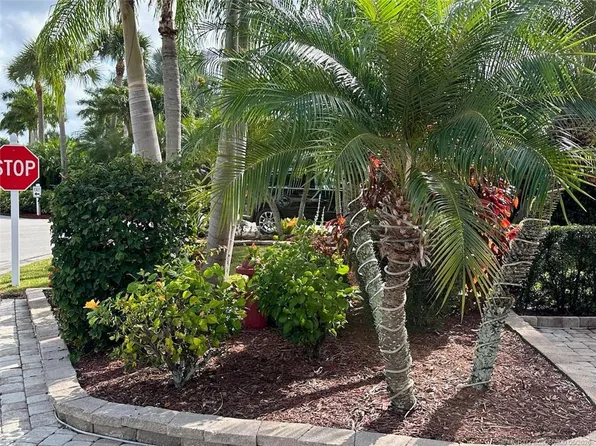461 NW Sandtrap Ln, Port Saint Lucie, FL 34986