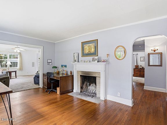 5th image of 902 Bryan Avenue