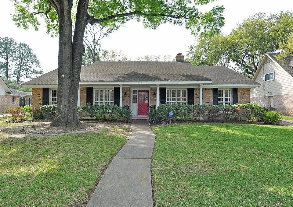 1st image of 12515 Carriage Hill Dr