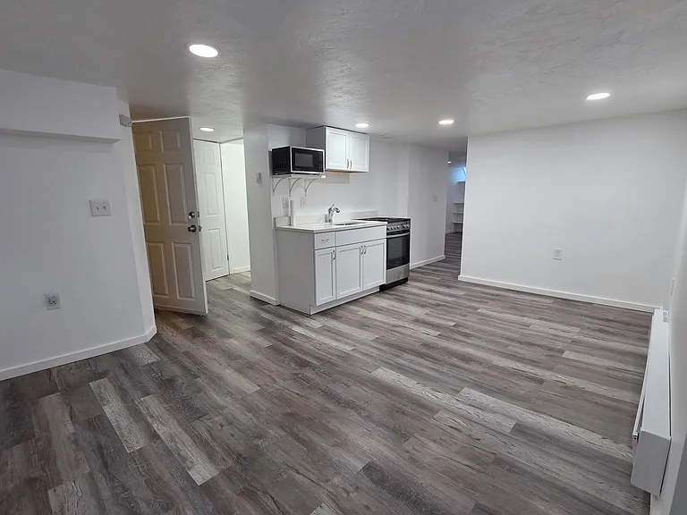 621-623 Lincoln Ave #1 — Photo 3