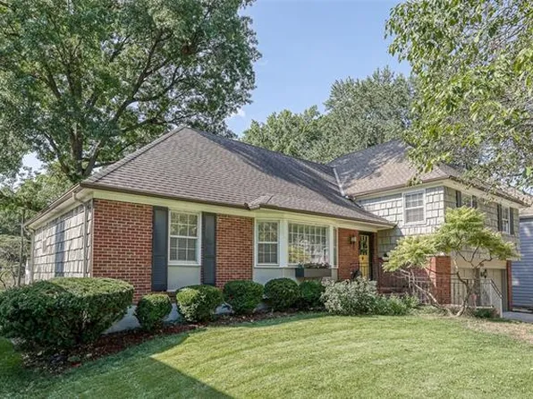 2707 W 50th Ter, Westwood, KS 66205