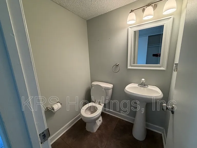896 Jamestown Landing Rd — Photo 11