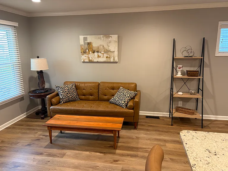 423 E Brandeis Ave — Photo 3