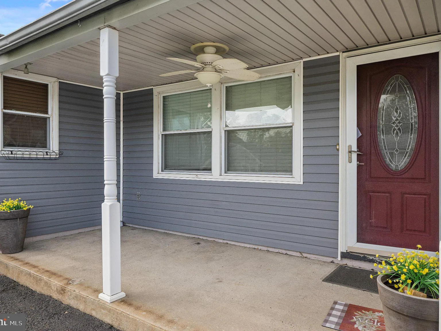 4 bed, 2.0 bath, 1724 sqft, $3,300 — Photo 3