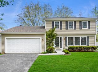 2136 Countryside Cir, Naperville, IL 60565