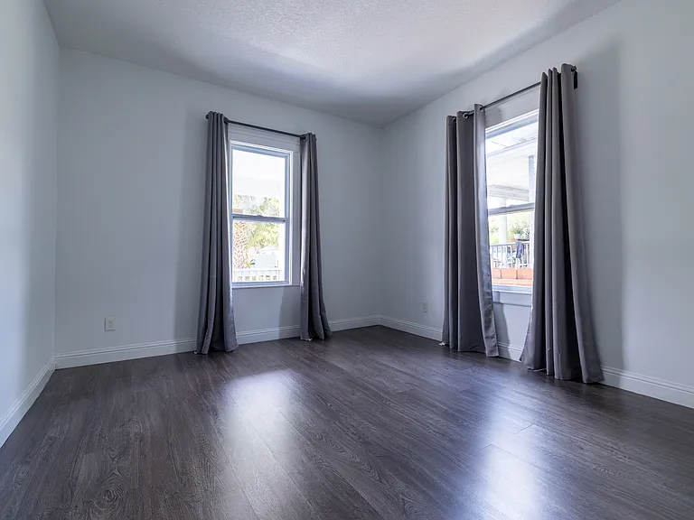 1736 Ionia St — Photo 12