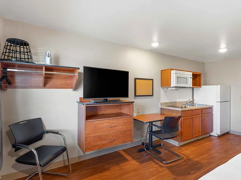 Studio Suite - 1 Queen Bed