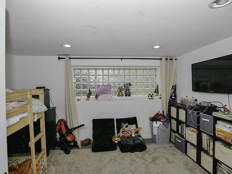 2101 W Fletcher St #1 — Photo 12