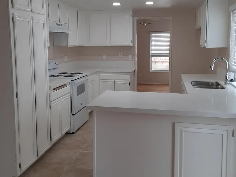 51 Red Rock — Photo 3