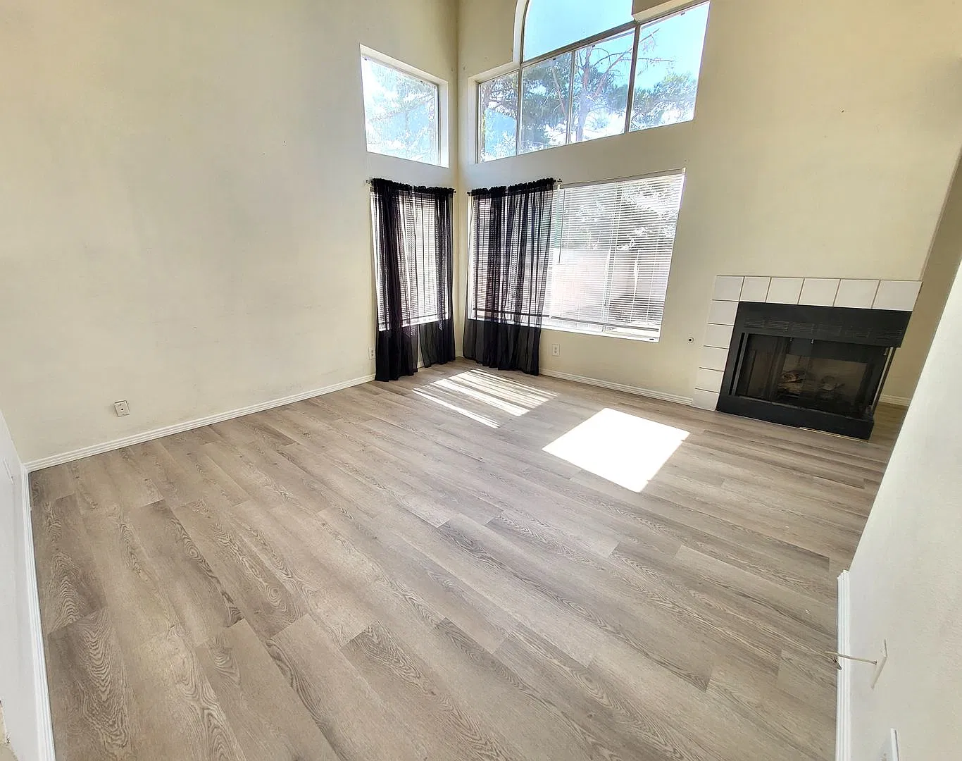 2 Story Home for Rent at 5811 Commodore Cove — Photo 3