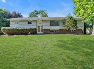 10 Lisa Dr, Northport, NY 11768