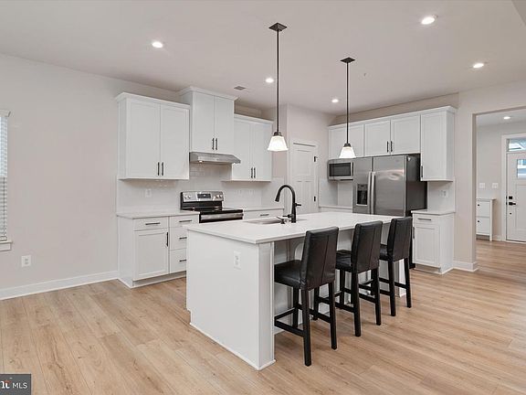 4th image of 717 Pathfinder Cir