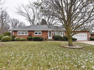 1037 Lehnertz Ave, Aurora, IL 60505