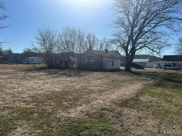 350 Locust St, Eldred, IL 62027