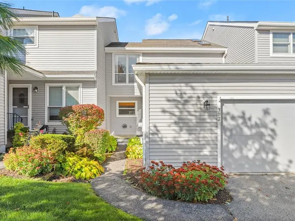 302 Woodsbrook Drive #302, Mahopac, NY 10541