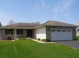 1110 Pickwick Dr, Rochelle, IL 61068