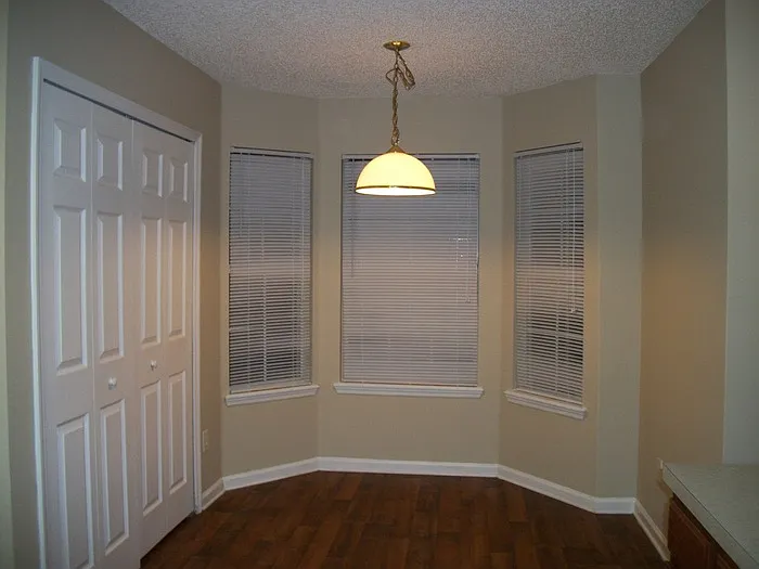 5562 Bennington Dr — Photo 5