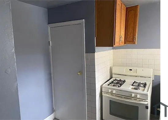 9842 S Yates Blvd — Photo 9