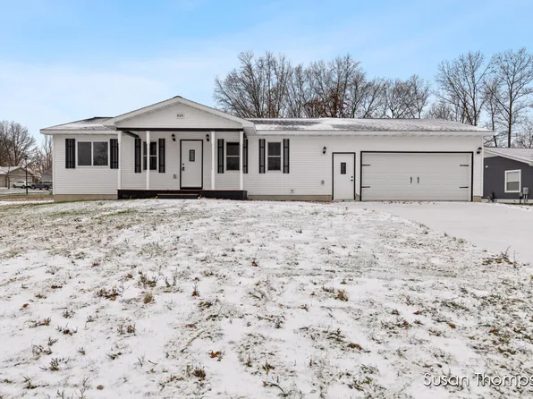 825 School Bell Ct, Belding, MI 48809