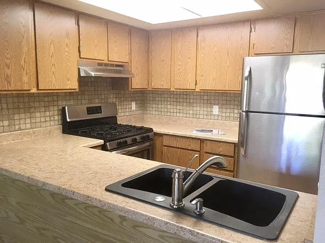250 Sunset Dr — Photo 3