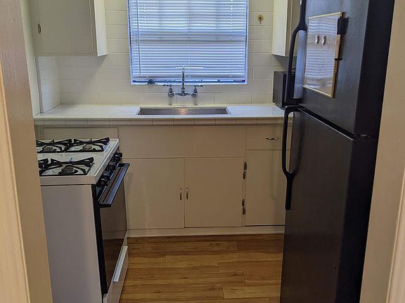 3rd image of 1200 N Kenwood St