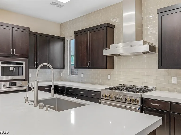 64 Grey Feather Dr — Photo 10