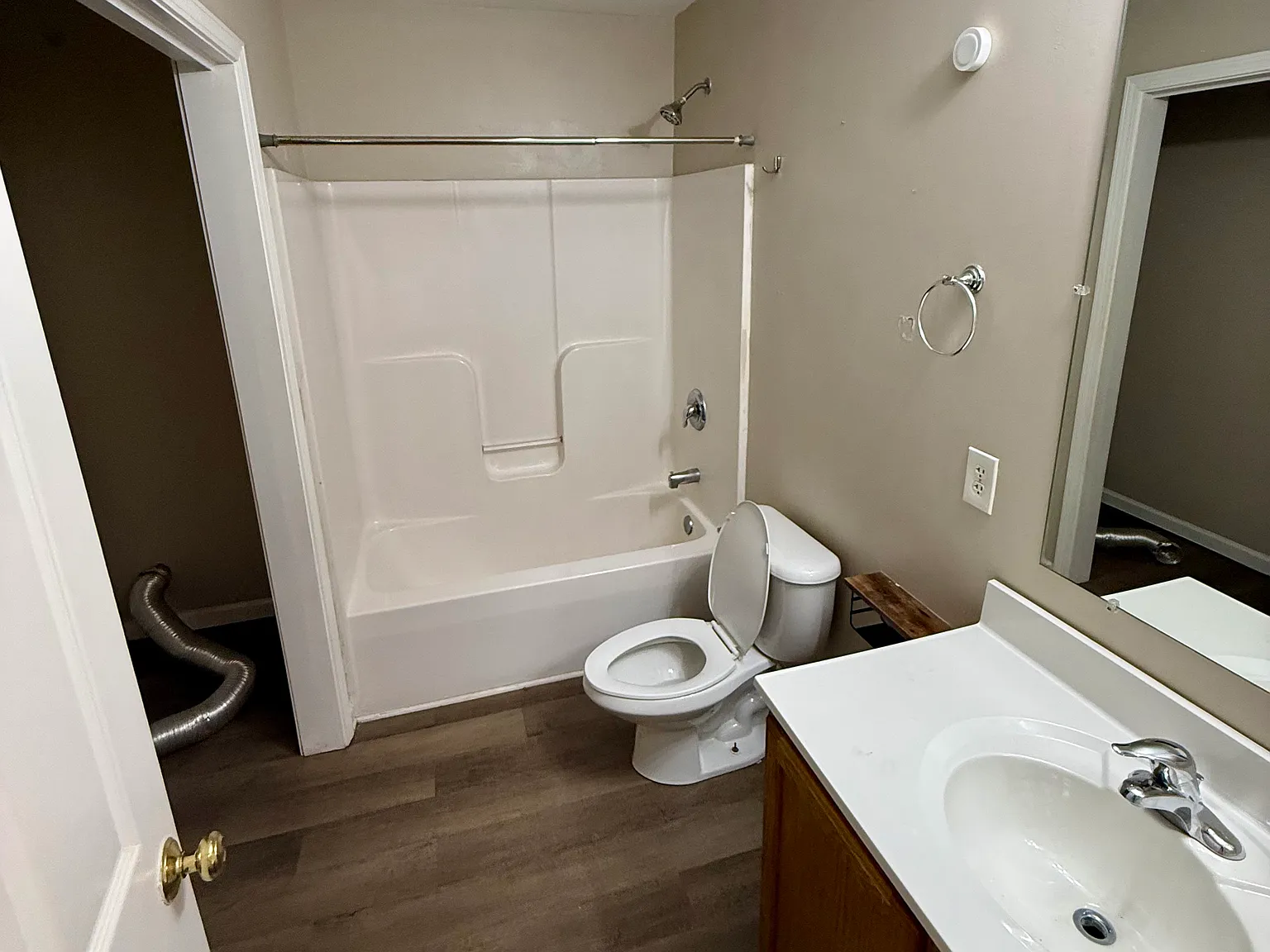 2 bed, $1,000 — Photo 4
