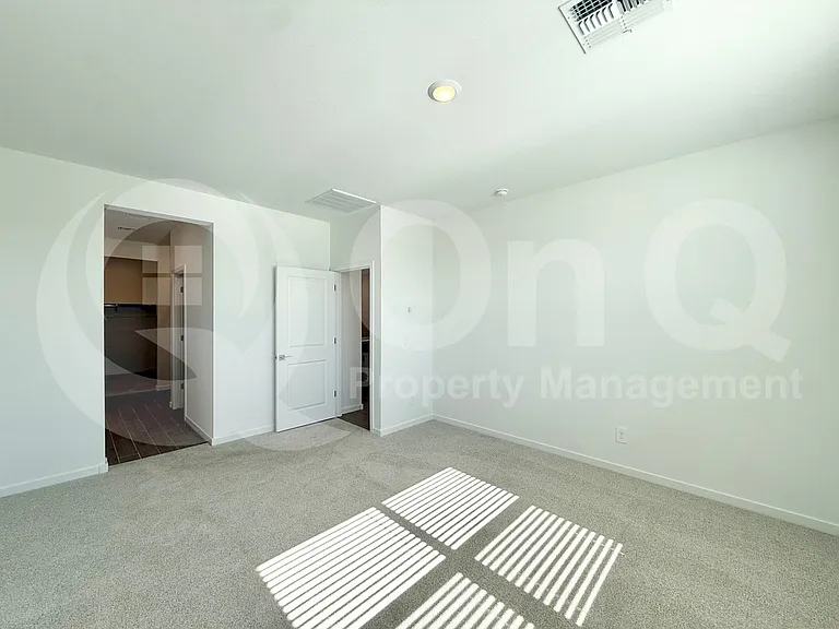 33110 N Noir Dr — Photo 9
