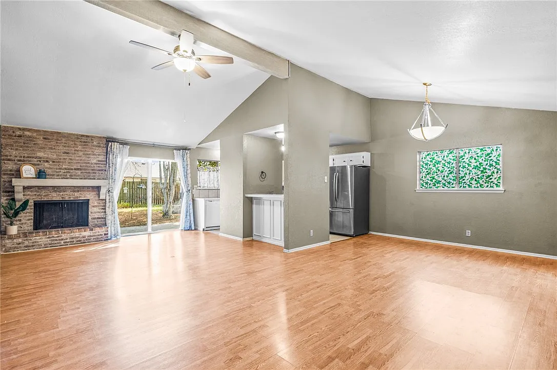 3 bed, 1431 sqft, $1,850 — Photo 2