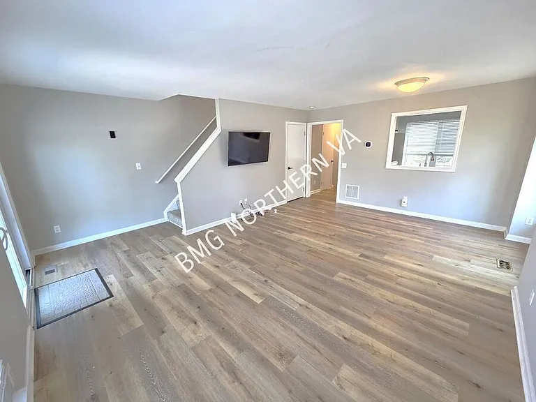 301 Bridle Crest Sq NE — Photo 7