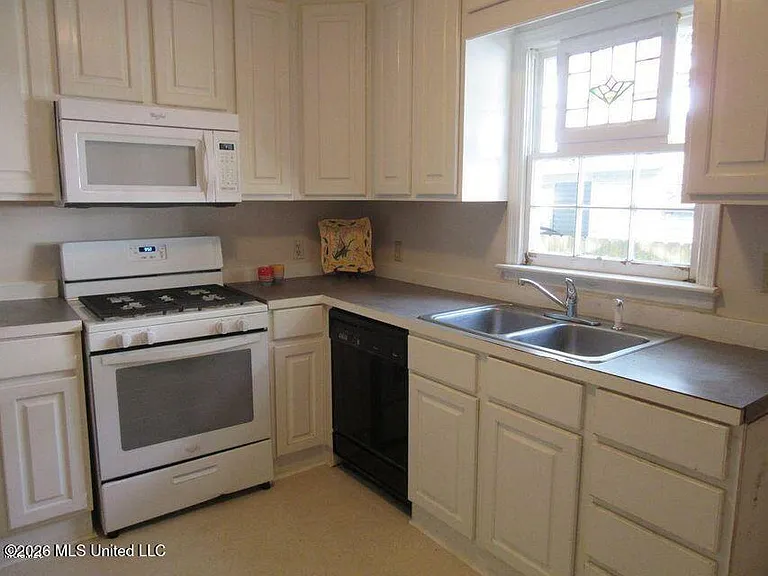 1616 Gordon Ave — Photo 4