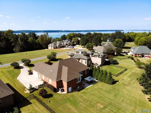 12896 Saint Andrew Dr, Athens, AL 35611