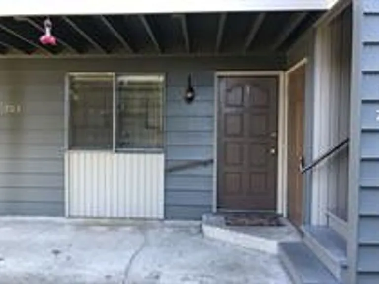 703 Broadway St #4 — Photo 19