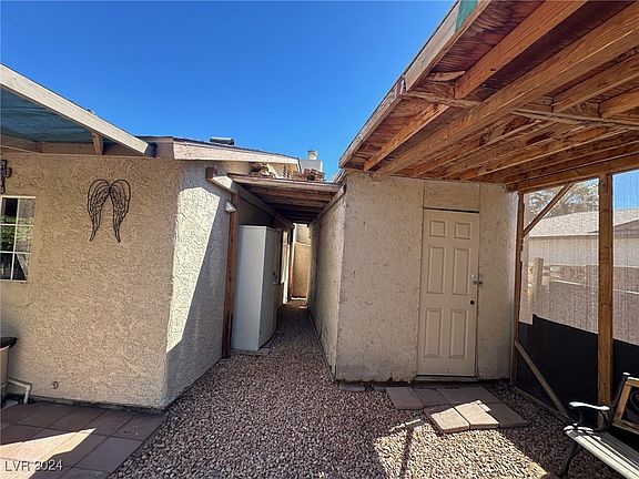 4th image of 5600 Stingaree Cir