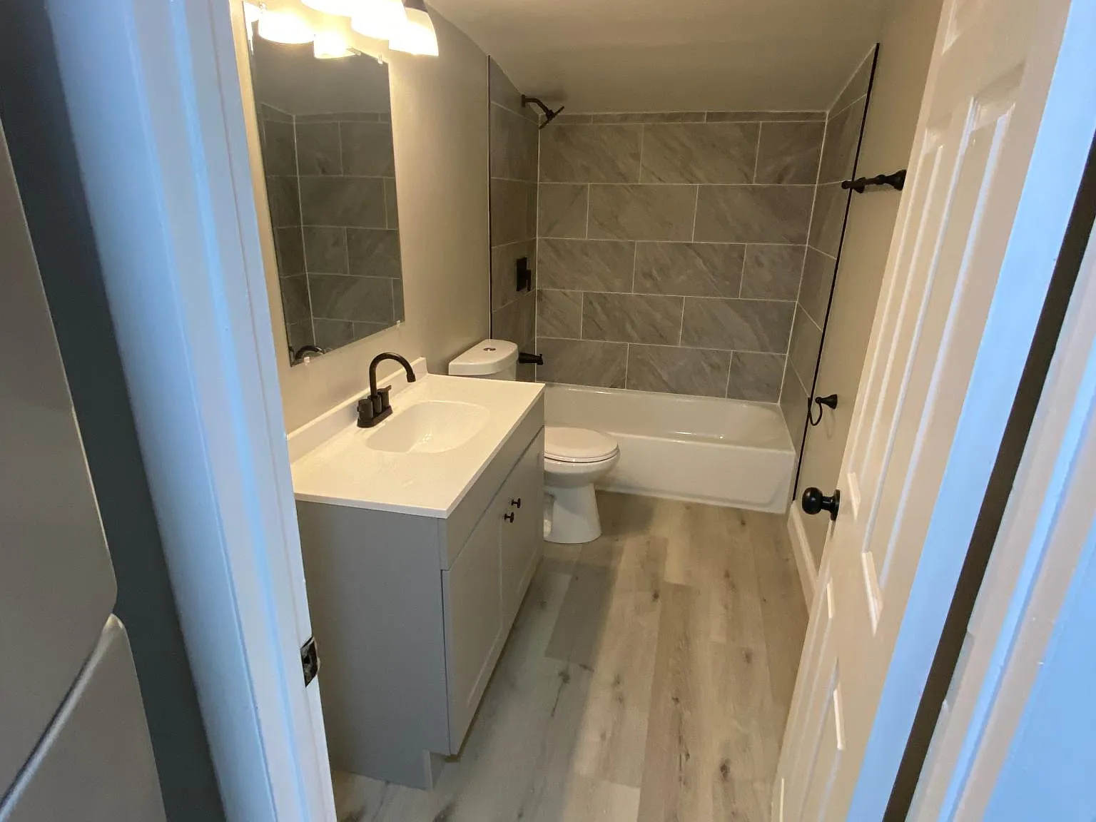 2 bed, 800 sqft, $1,500 — Photo 2