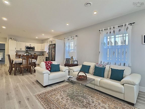 2nd image of 518 Truro Heights Rd