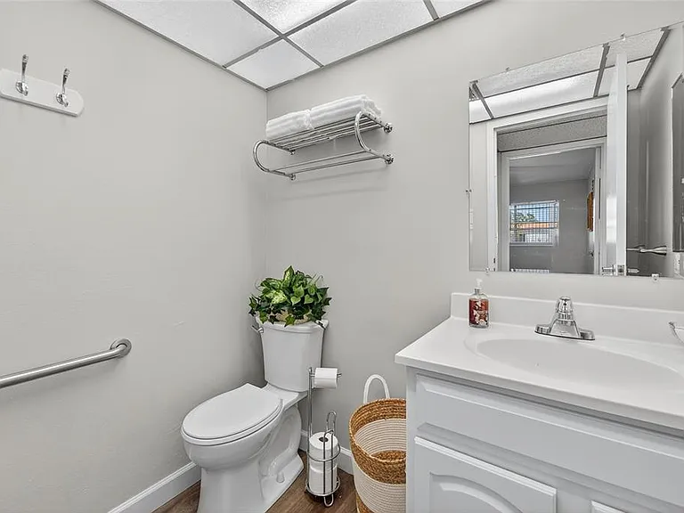 1802 Bedford Ln #12 — Photo 9