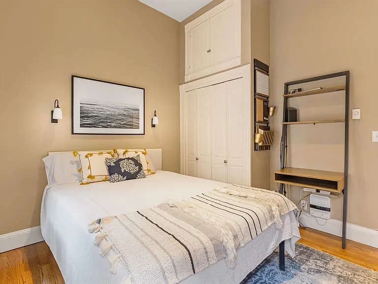 31 Hanson St #3 — Photo 8