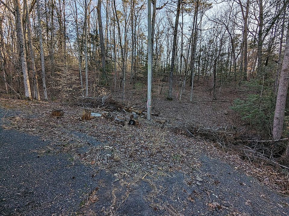 2nd image of 164 Suwanee Rd
