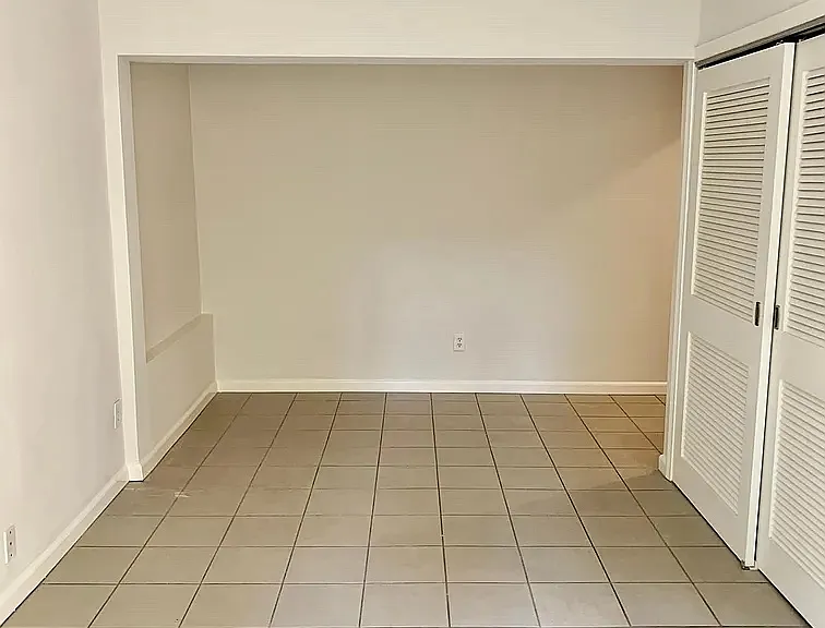1334 N Laurel Ave — Photo 6
