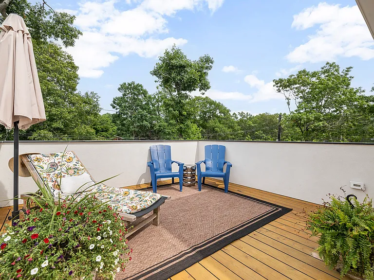 101 Montauk Blvd — Photo 53