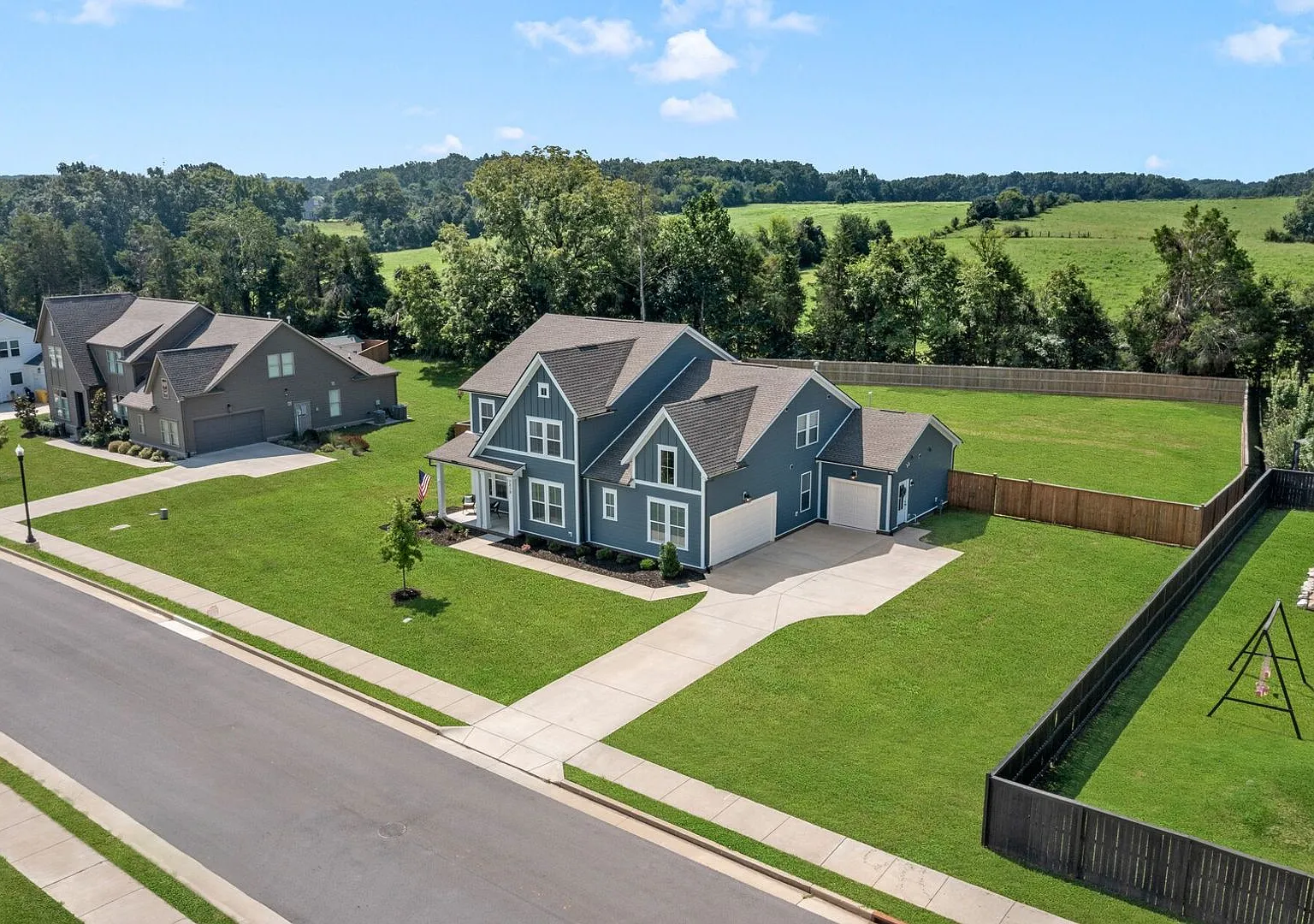 5 Bedroom Home on Large Lot w/ Fenced Backyard in Fairview - Williamson Co — Photo 3
