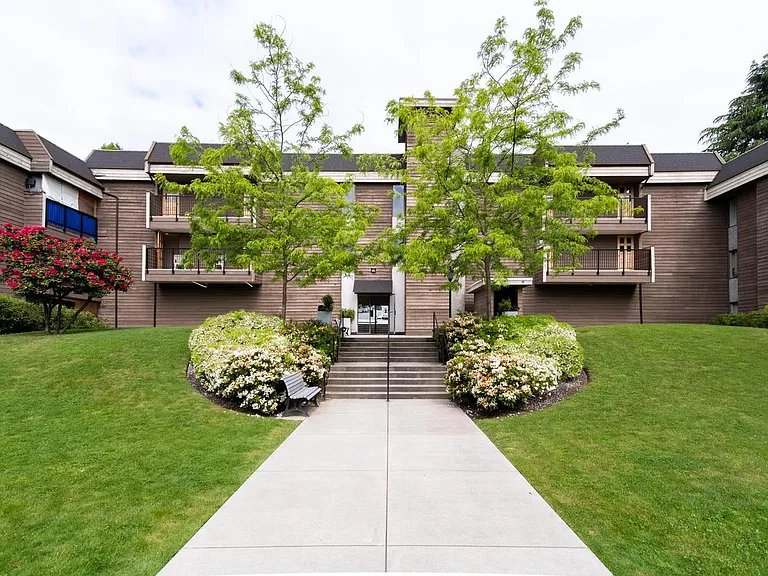 720 Queens Ave — Photo 8