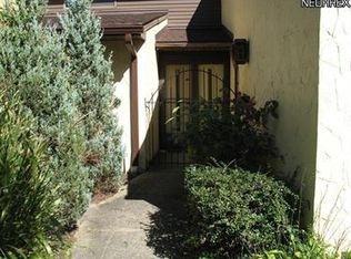 664 Hampton Ridge Dr, Akron, OH 44313