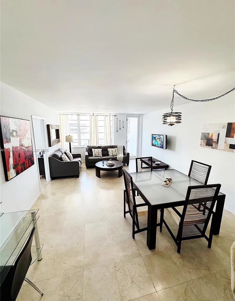 The Decoplage Condo — Photo 1