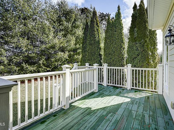 4th image of 1053 Waterbrooke Ln